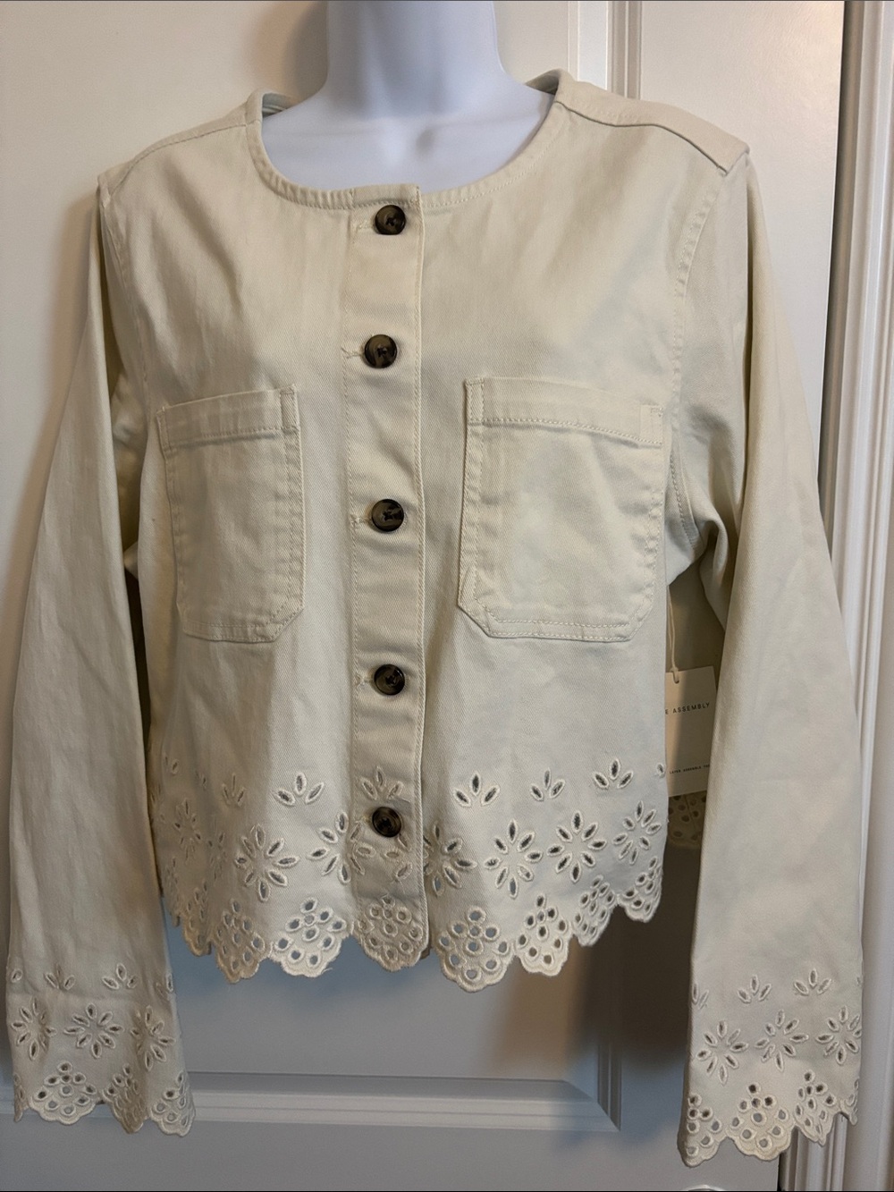 Free Assembly NWT Women’s Cream Eyelet-Trim Button Front Jean Jacket XL